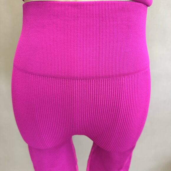 Amazon ribbed seamless button scrunch leggings & sports bra set pink size medium - Picture 2 of 12